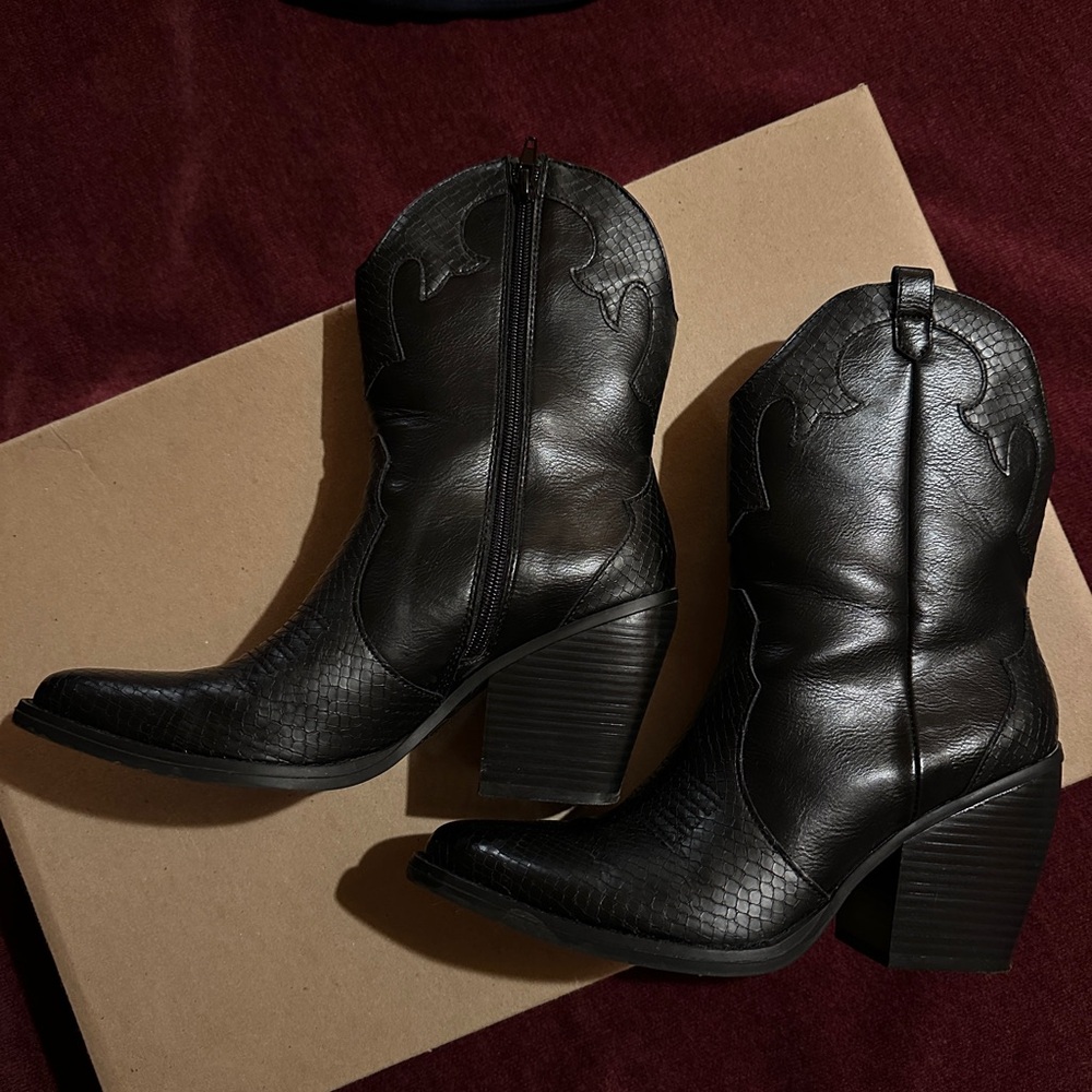 Mix No. 6 Black Western Ankle Booties with Textured Toe